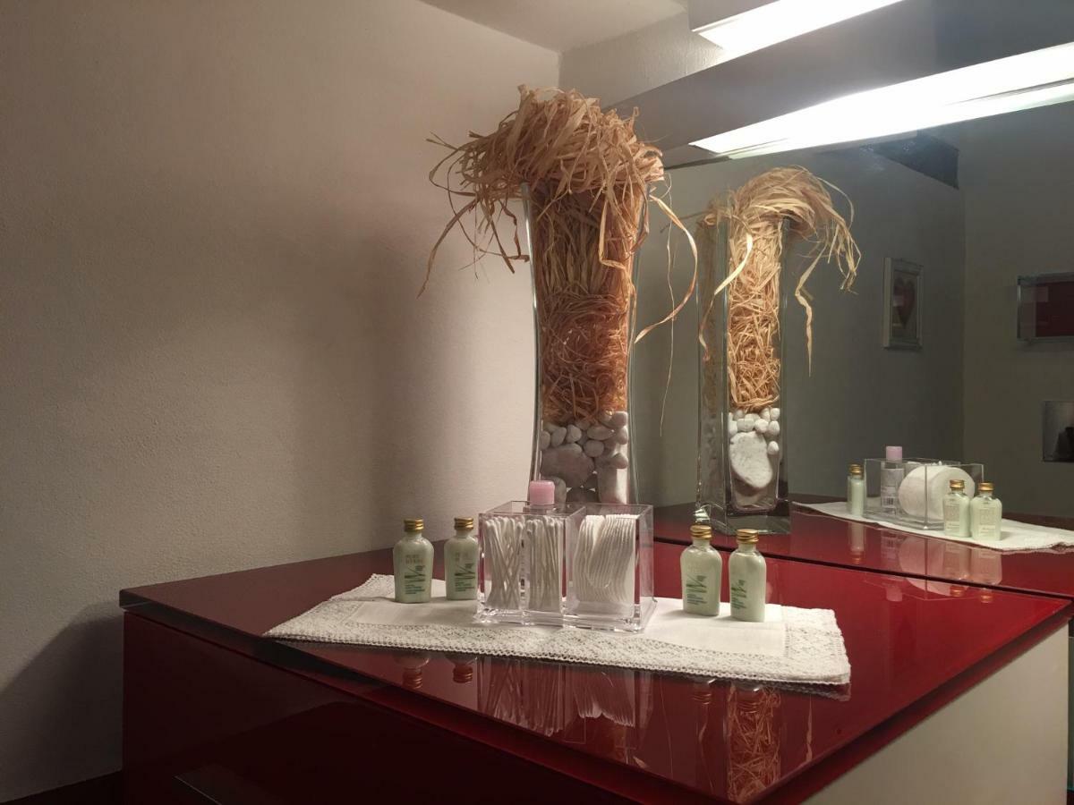 Feeling At Home - Varese Apartment מראה חיצוני תמונה